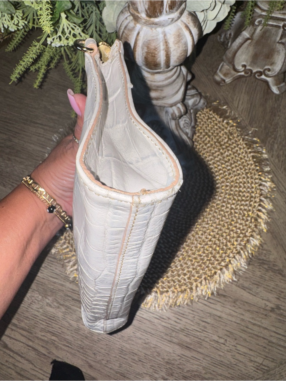 Brahmin Croc-Embossed Wristlet Detachable Strap Excellent Preloved Condition ⭐️ - Picture 4 of 6